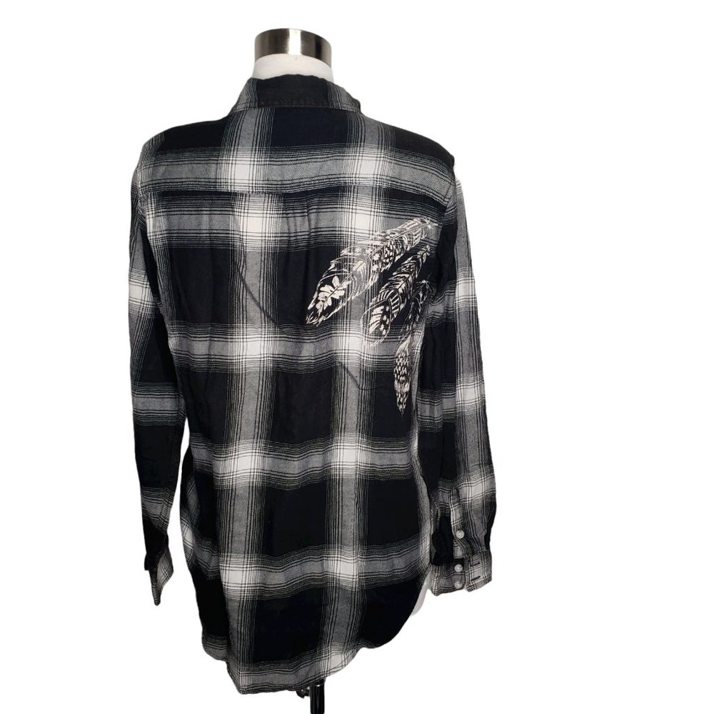 New Mossimo black plaid flannel shirt with feathers printed on the back SZ XS
